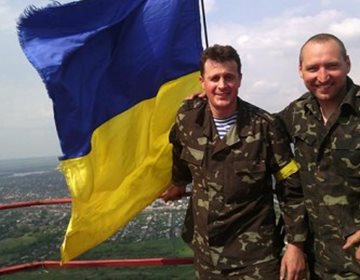 В Славянске подняли украинский флаг (фото)