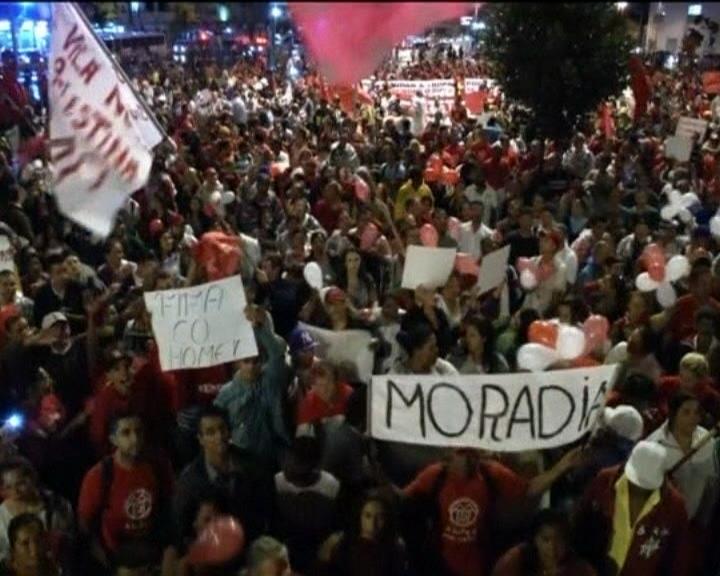 В бразильском Сан-Пауло люди протестуют против проведения чемпионата по футболу (видео)