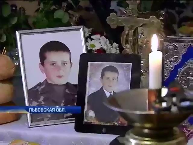 На Львовщине и Прикарпатье хоронили срочников, погибших под Волновахой (видео) (видео)