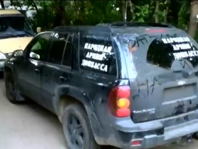 В Москве заметили два автомобиля ДНР, груженых касками и бронежилетами (видео)