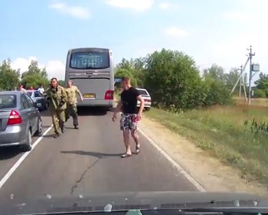 В Подмосковье "титушки" разгромили автомобили активистов, приехавших навестить чиновников (фото) В Подмосковье "титушки" разгромили автомобили активистов, приехавших навестить чиновников (фото)