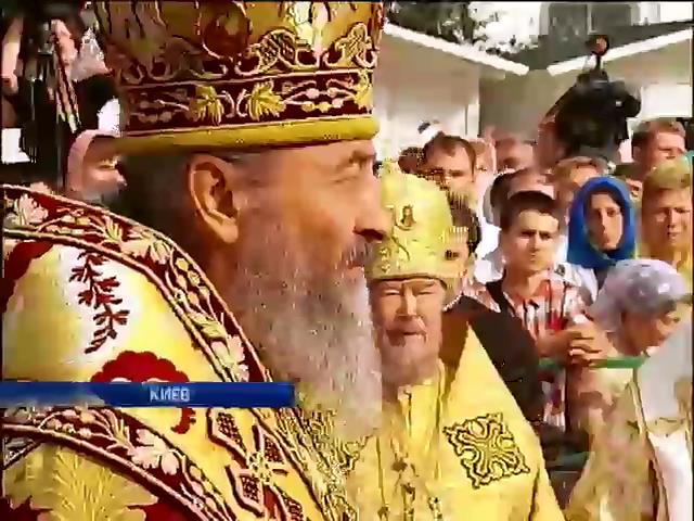 В Киево-Печерской Лавре интронизировали митрополита Онуфрия (видео)