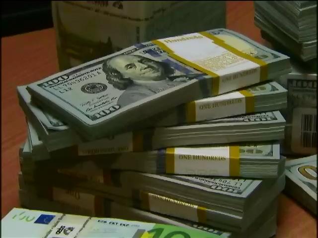 В Киевских обменниках началась настоящая охота за долларом (видео) (видео)