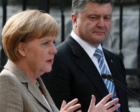 Меркель потребовала полного отвода войск России из Украины