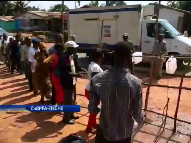 В кiлькох районах Сьeрра-Леоне ввели карантин (видео)