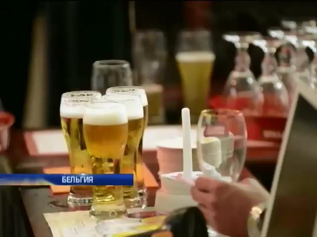 Мир в кадре: Раскрыт секрет популярности пива и столетие бюстгалтера (видео)