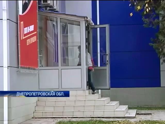 В Кривом Роге пытались взорвать офис блока Порошенко (видео) (видео)
