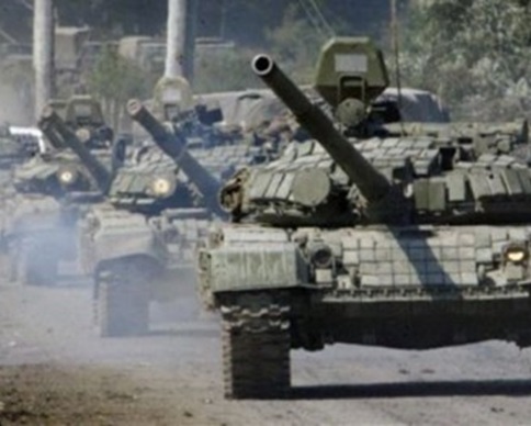 Росiя надсилаe танки та Гради до кордону Украiни (видео)