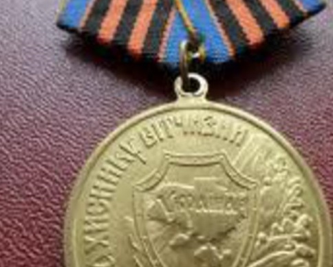 Порошенко учредил новую медаль "Защитнику отечества" (видео)