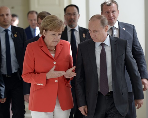 Путин предложил Меркель "чеченский" вариант урегулирования ситуации на Донбассе