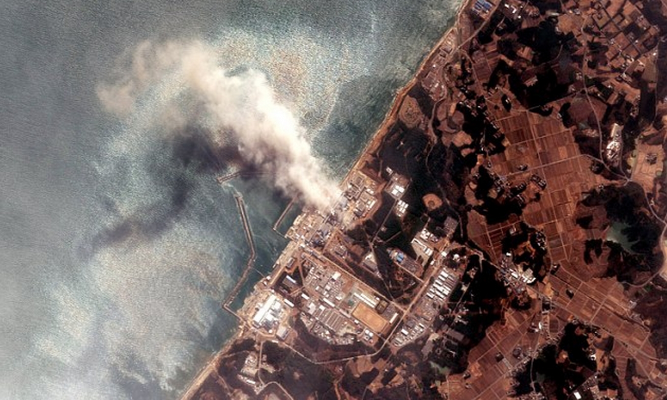 Катастрофа на АЭС Фукусима-1 в Японии. Вид из космоса.