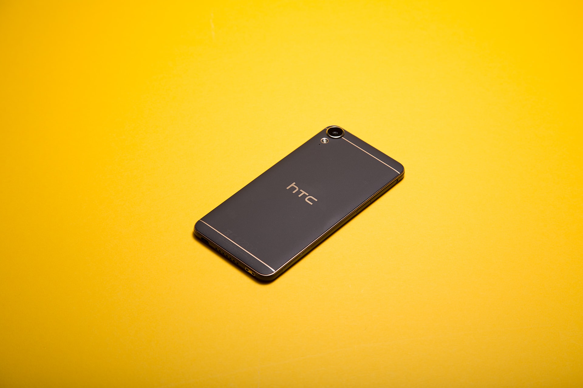 HTC- самый быстро теряющий смартфон в цене
