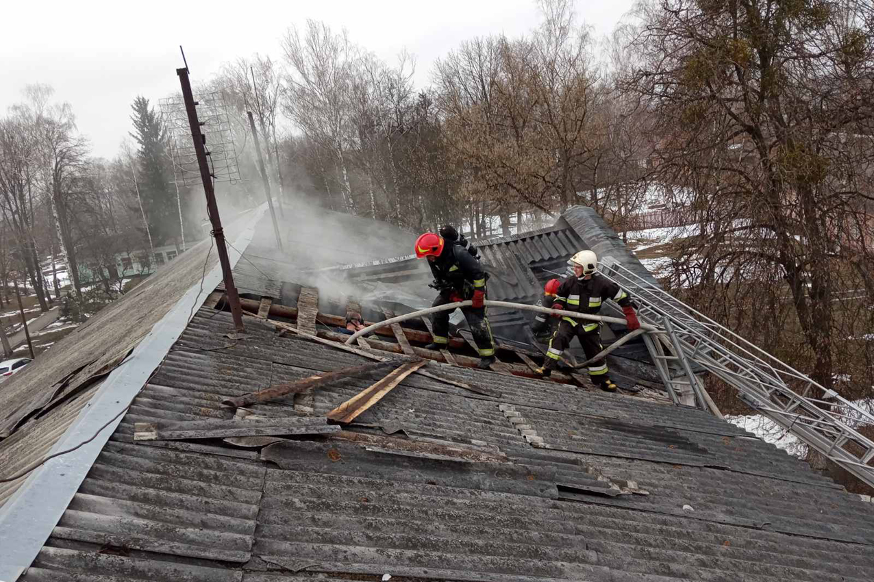 Огонь охватил крышу хирургического отделения Шепетовской районной больницы
