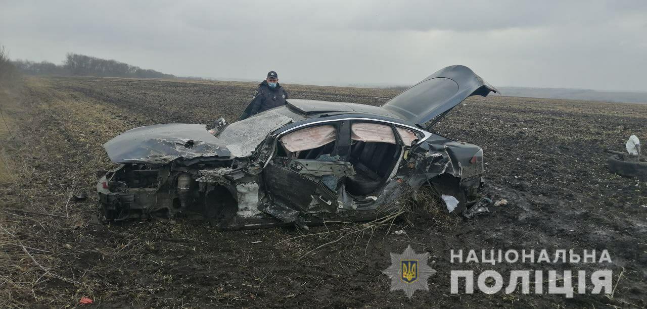 В ДТП с Tesla под Харьковом пострадали шесть человек