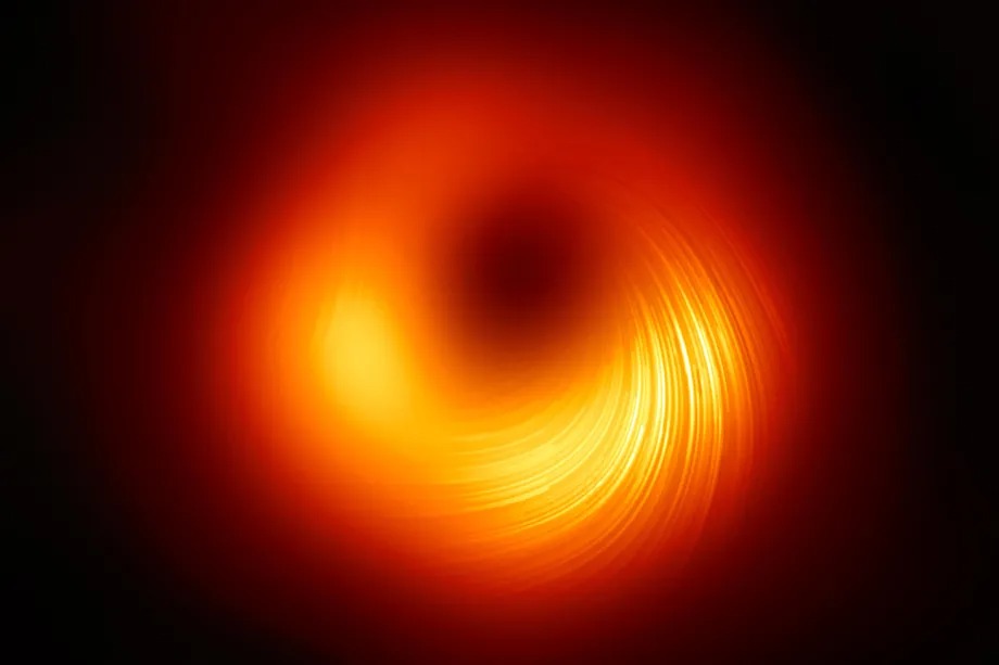 Более четкий снимок черной дыры M87