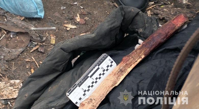 Играли в футбол, а нашли труп: в Киеве поймали бомжа-убийцу