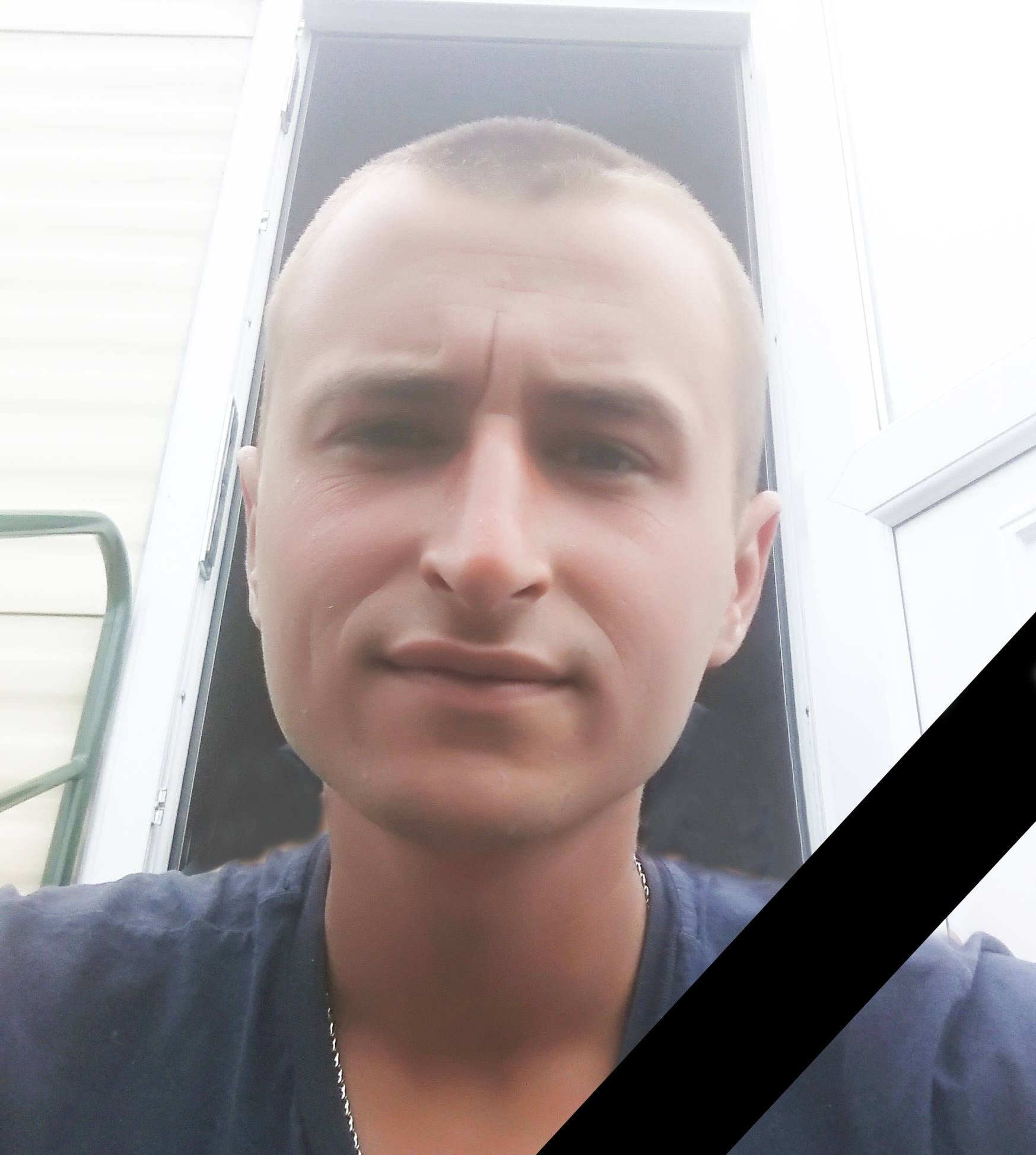 В зоне проведения ООС на Донбассе погиб боец 24-й отдельной механизированной бригады имени короля Даниила Роман Галуха. 
