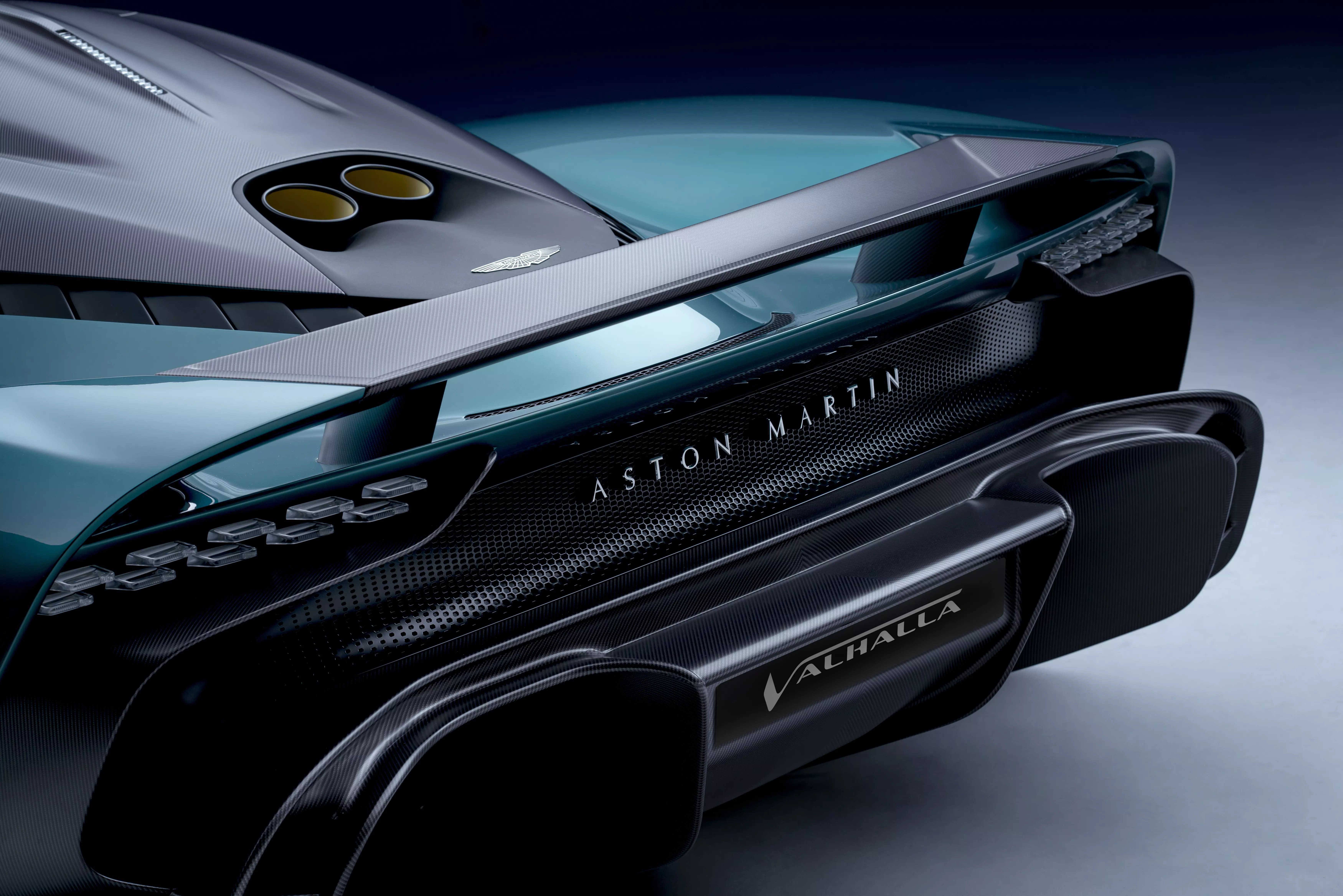 Aston Martin представил новый серийный суперкар Valhalla