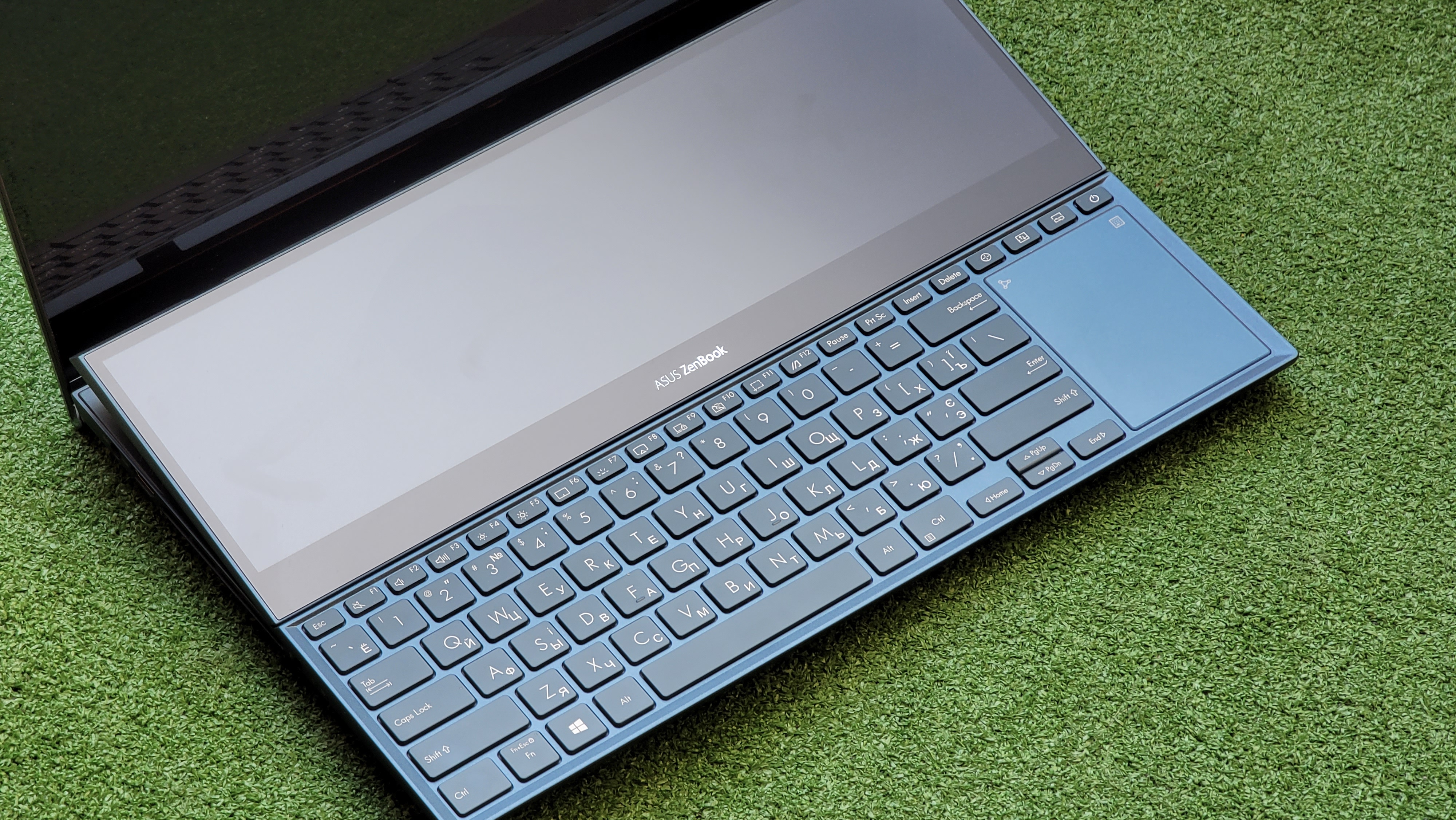 ASUS ZenBook Pro Duo 15 OLED UX582