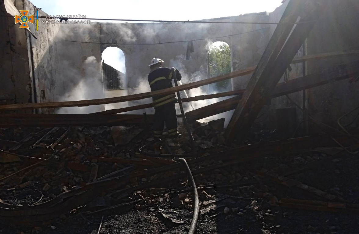 Под Киевом сгорела церковь (фото, видео)