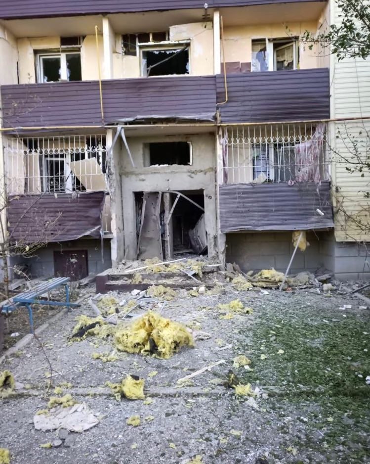 Под Луганском артобстрелом разрушена пятиэтажка