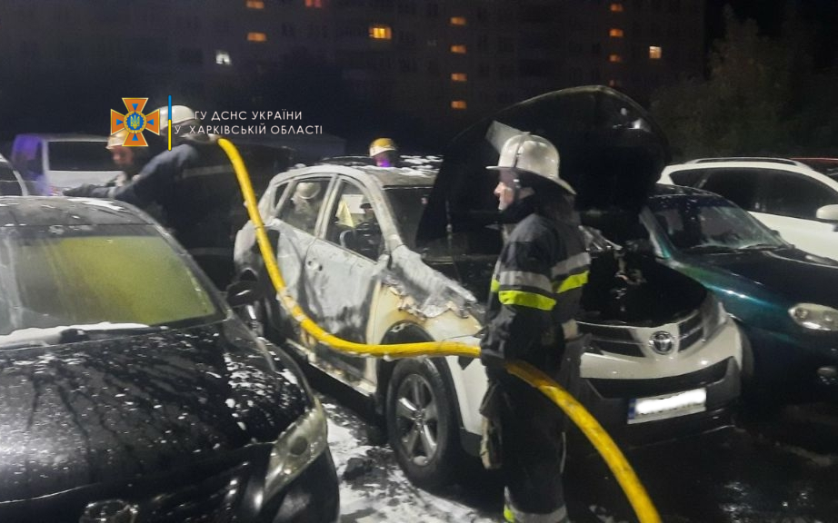 В Харькове ночью сожгли шесть автомобилей, в том числе начальника отдела полиции 