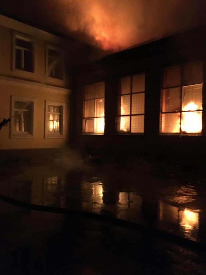 В Чугуеве под Харьковом горит школа