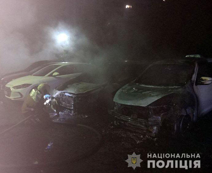 В Полтаве сожгли стоянку, сгорели шесть автомобилей