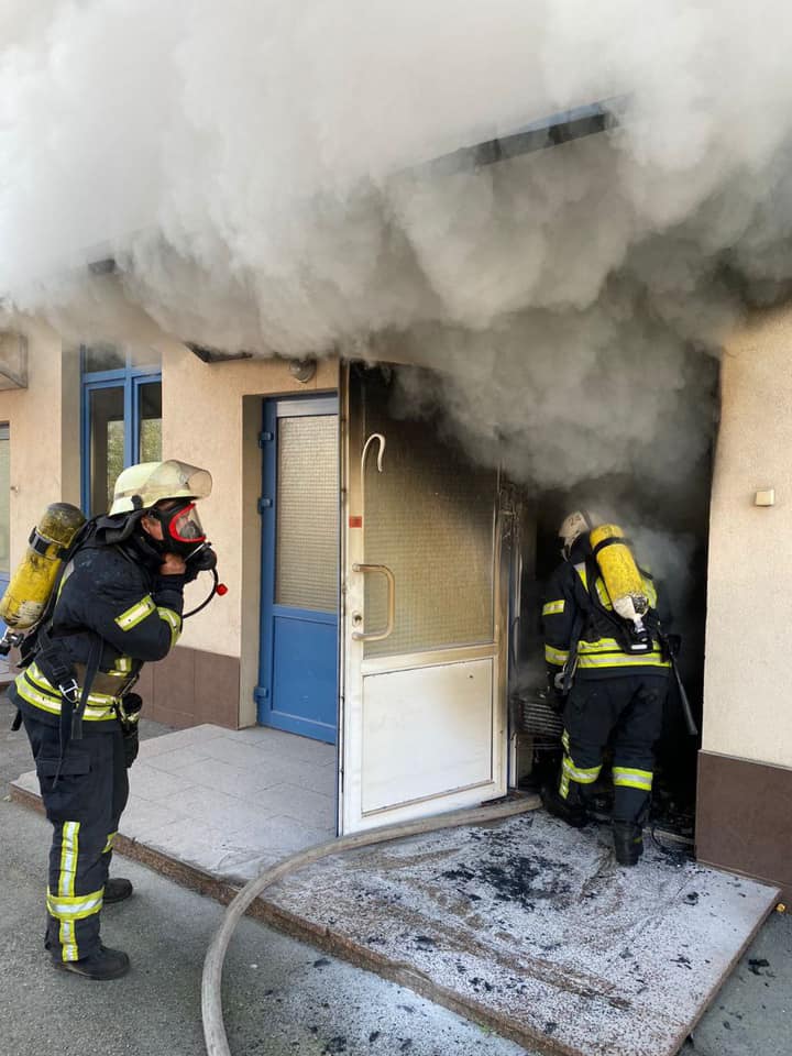 В Киеве из гимназии из-за пожар эвакуировали 1500 детей