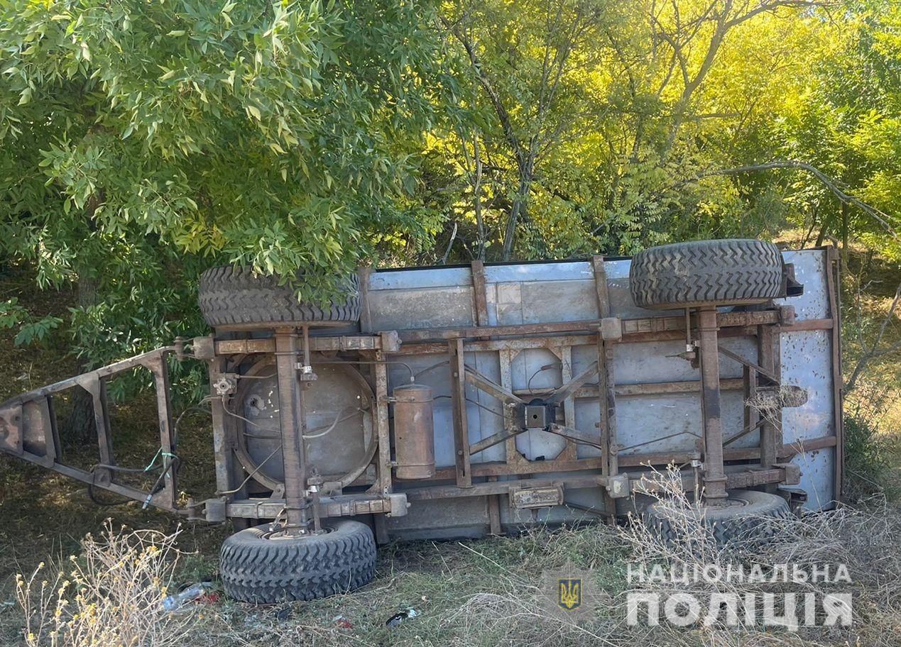 Под Одессой перевернулся трактор с прицепом, в котором сидели дети, есть жертвы