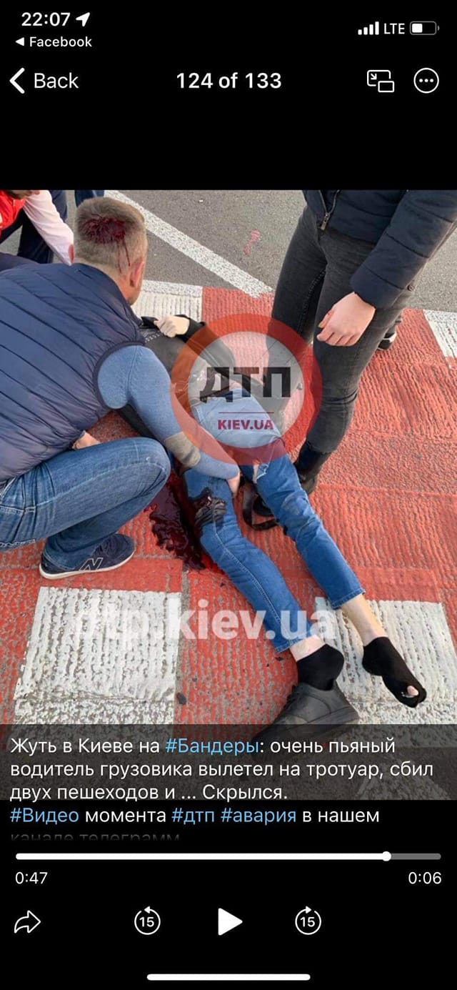 В Киеве пьяный водитель грузовика сбил на "зебре" двух пешеходов, один умер в больнице