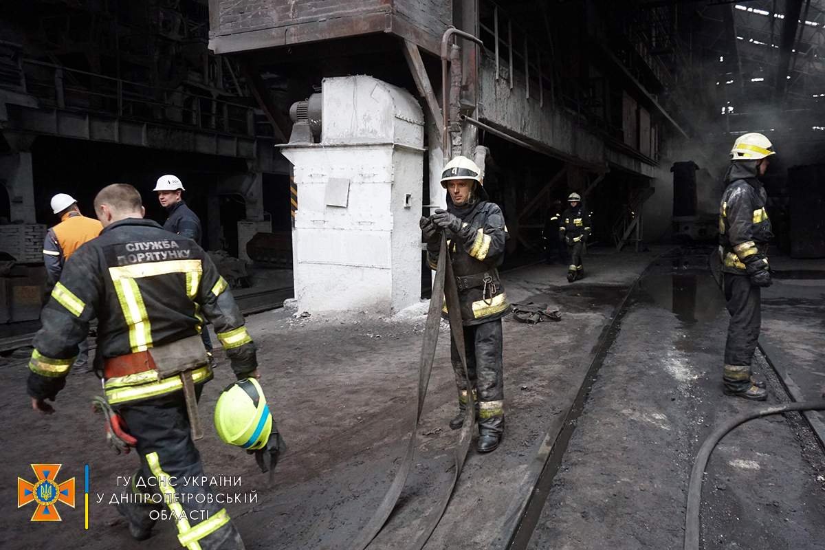 В Днепре на металлургическом заводе произошел страшный пожар (фото, видео)