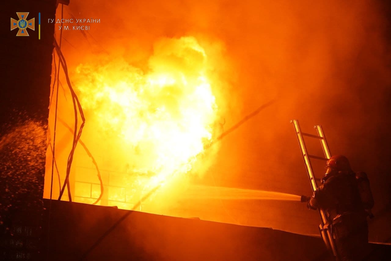 В Киеве сгорела СТО