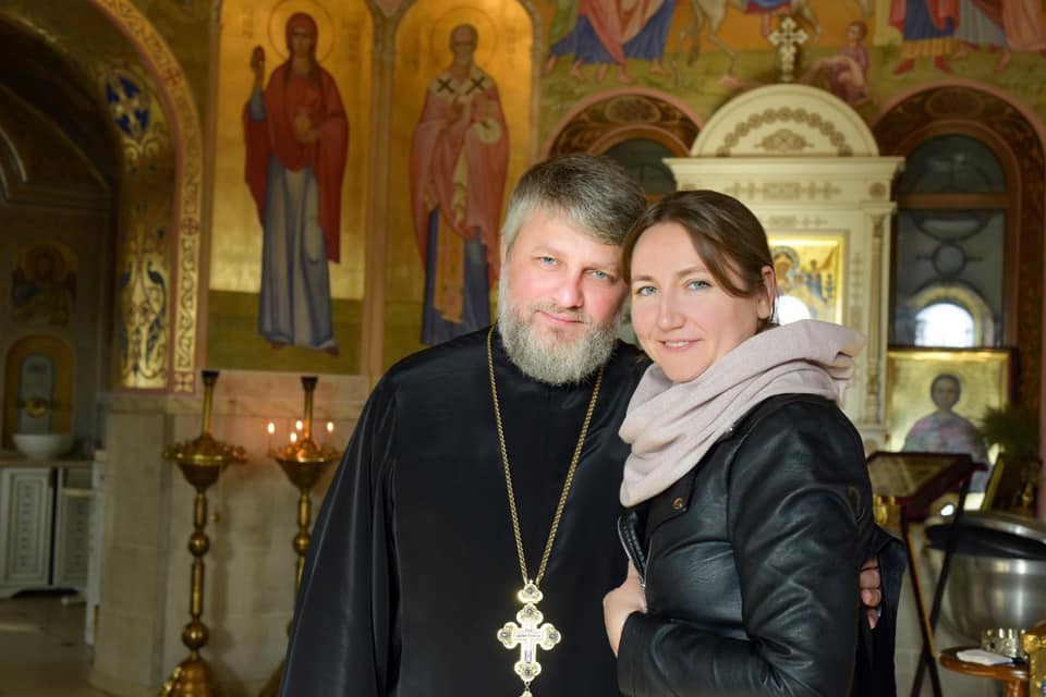 В Киеве дерево убило жену священника
