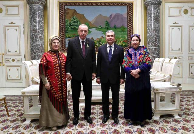 СМИ впервые опубликовали фото жены президента Туркменистана