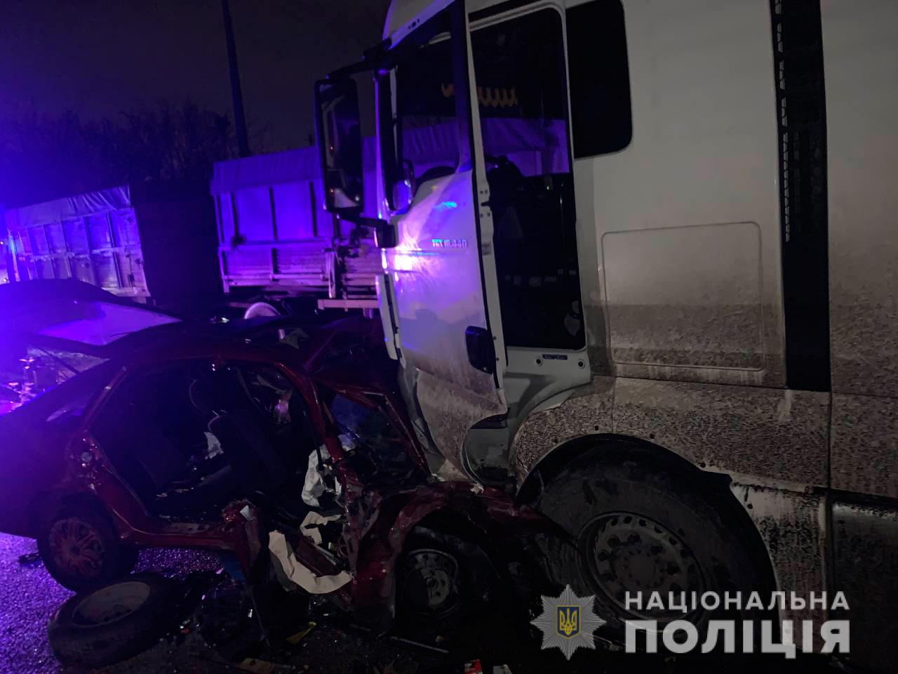 В Николаеве в ДТП с грузовиком погибли два человека