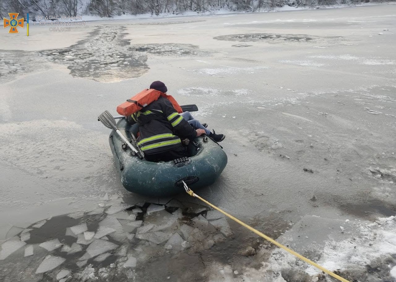 На Южном Буге провалились под лед и утонули двое детей
