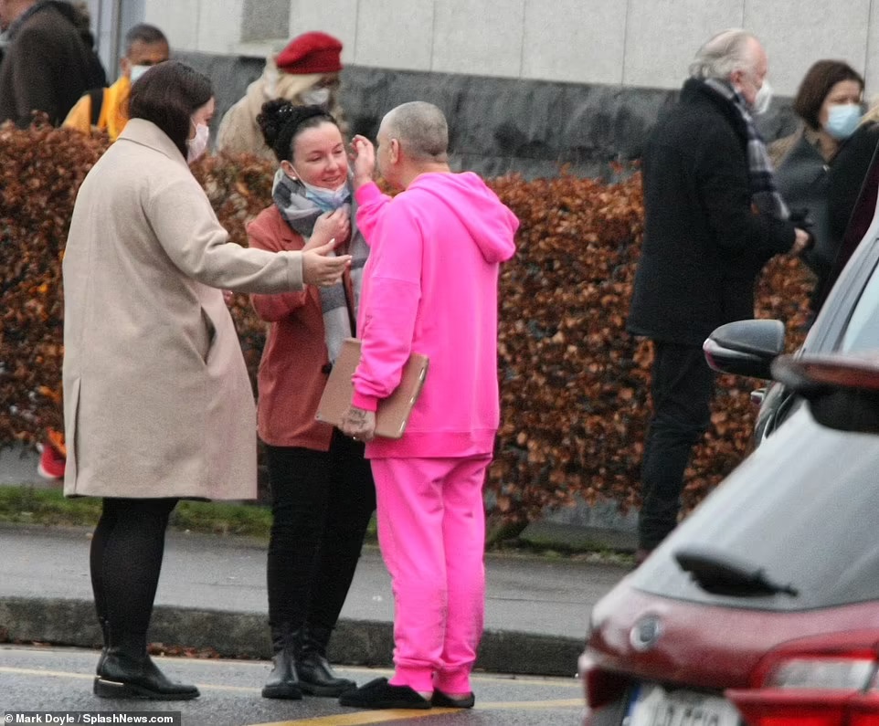 Шинейд О’Коннор похоронила 17-летнего сына в розовом костюме