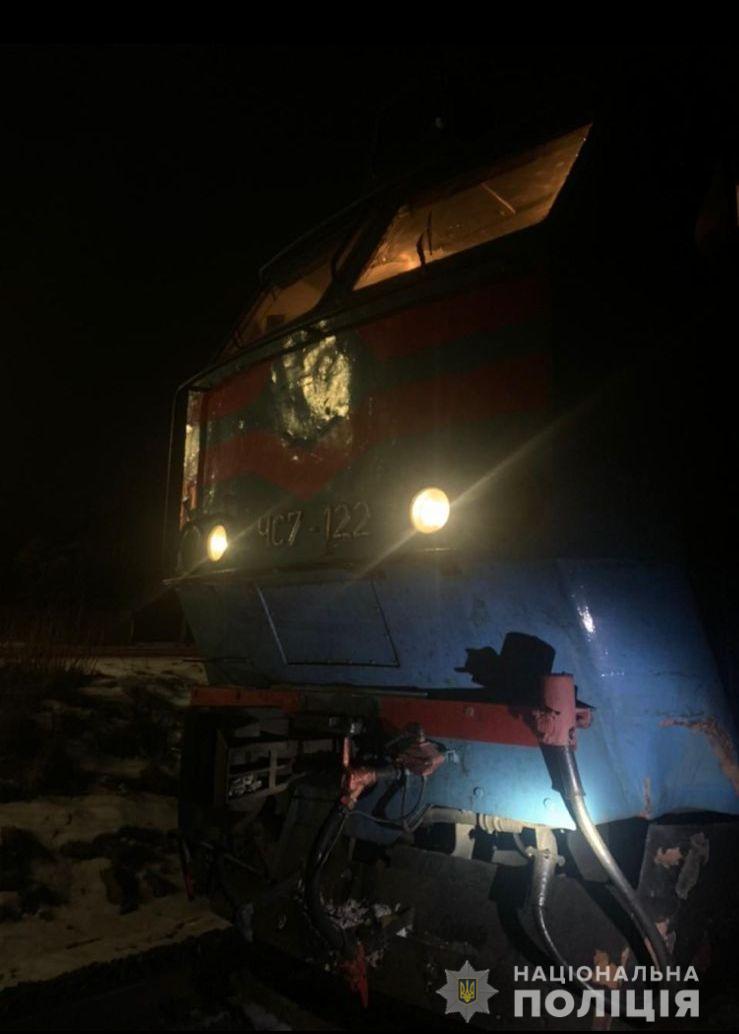 Под Львовом пассажирский поезд насмерть сбил двух человек