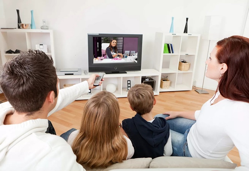 Мальчикам не рекомендуют долго смотреть ТВ