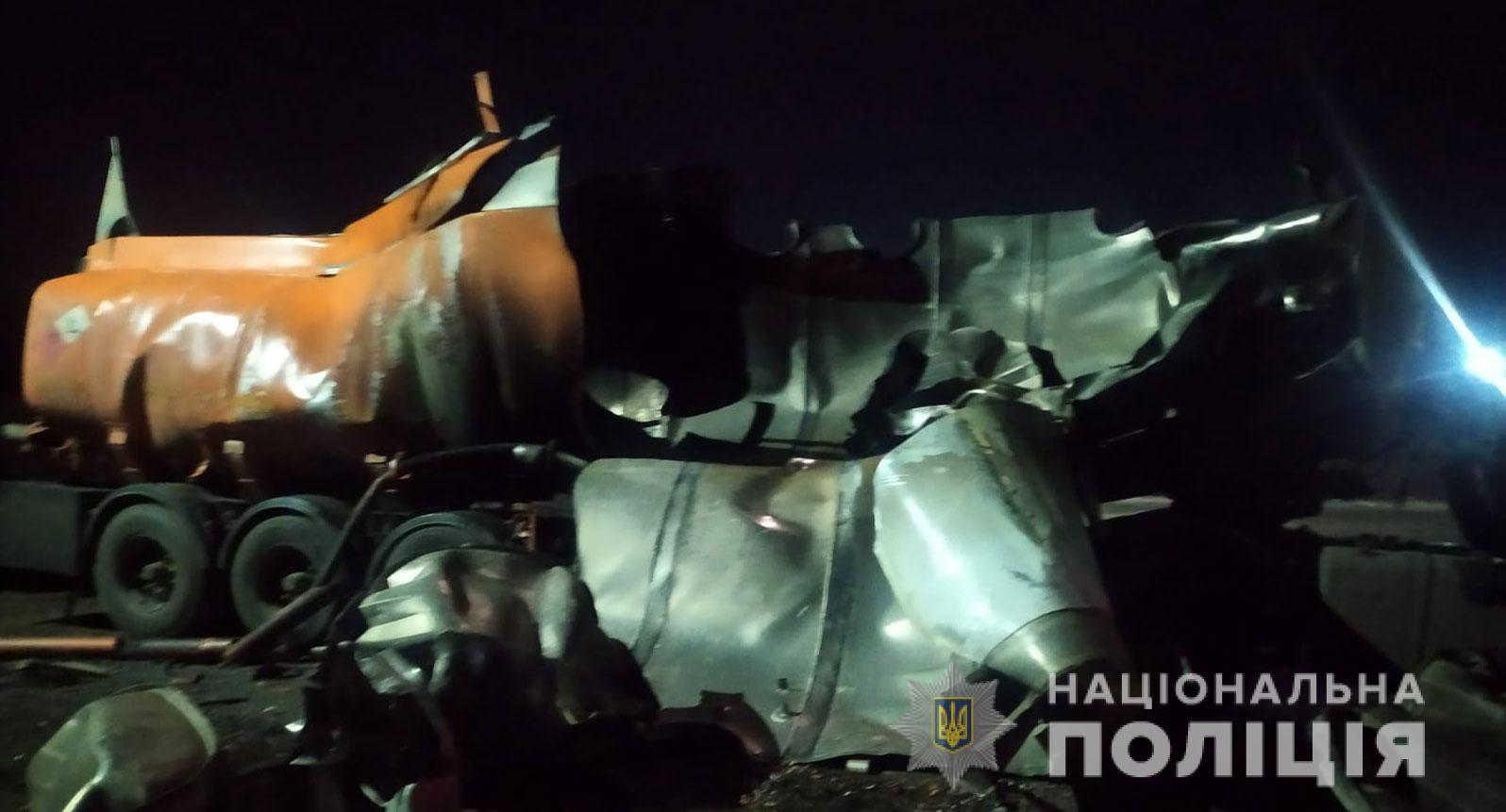 В Полтавской области взорвался бензовоз. В результате происшествия погиб 47-летний водитель. Об этом сообщает пресс-служба областной полиции