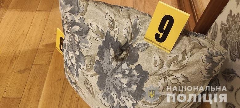 У Києві в квартирі на Печерську знайшли тіло з кулей в голові