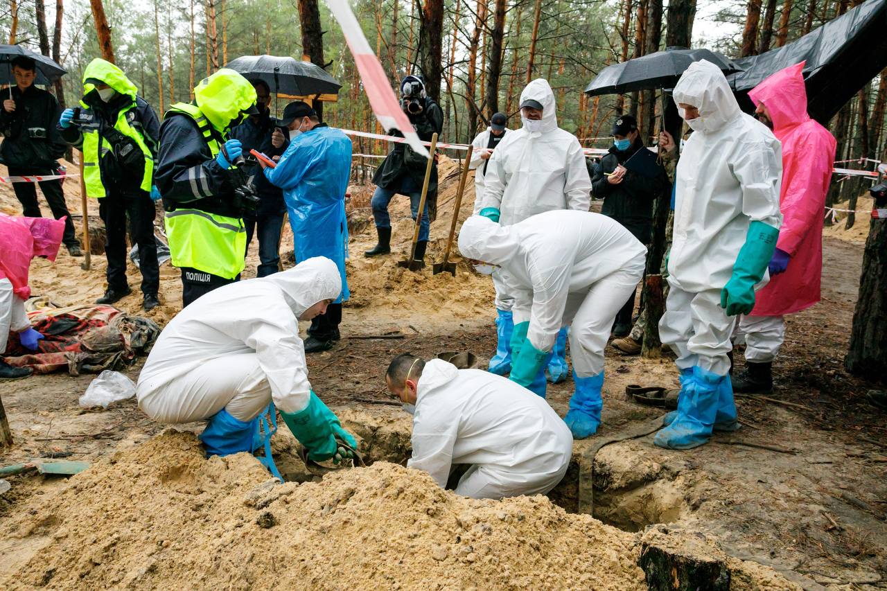 В Ізюмі закінчили ексгумацію з масового поховання: підняли 436 тіл