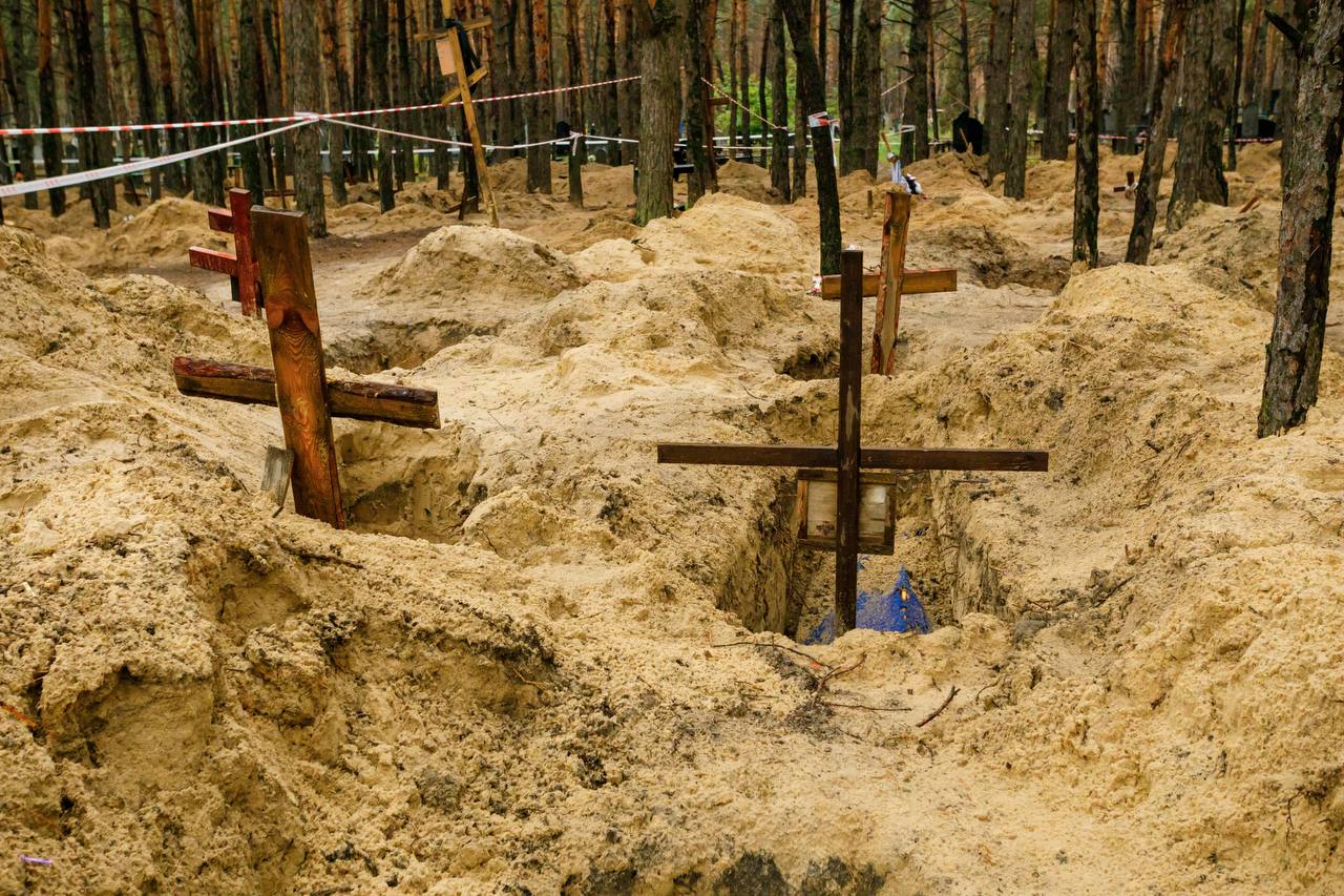 В Ізюмі закінчили ексгумацію з масового поховання: підняли 436 тіл