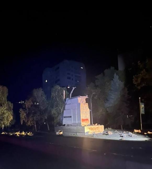 У Миколаєві вибухом знищено радянський пам'ятник "Солдатам правопорядку"
