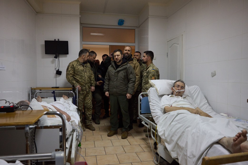 Зеленський відвідав госпіталь на Харківщині, де лікують поранених захисників