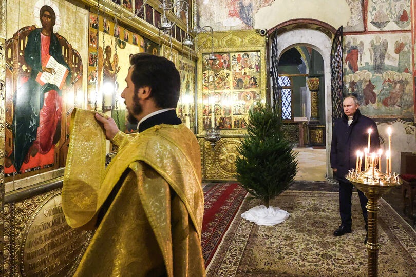 путін наодинці зустрів Різдво у кремлі