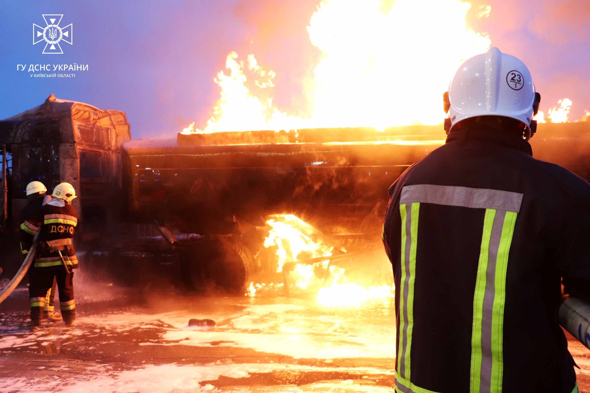 У Борисполі на АЗС згорів бензовоз з 10 000 літрів бензина