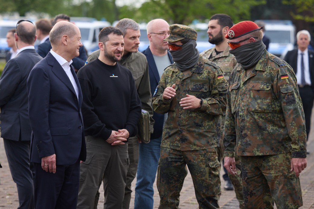 Зеленський і Шольц відвідали військову базу, де тренуються українські військовослужбовці