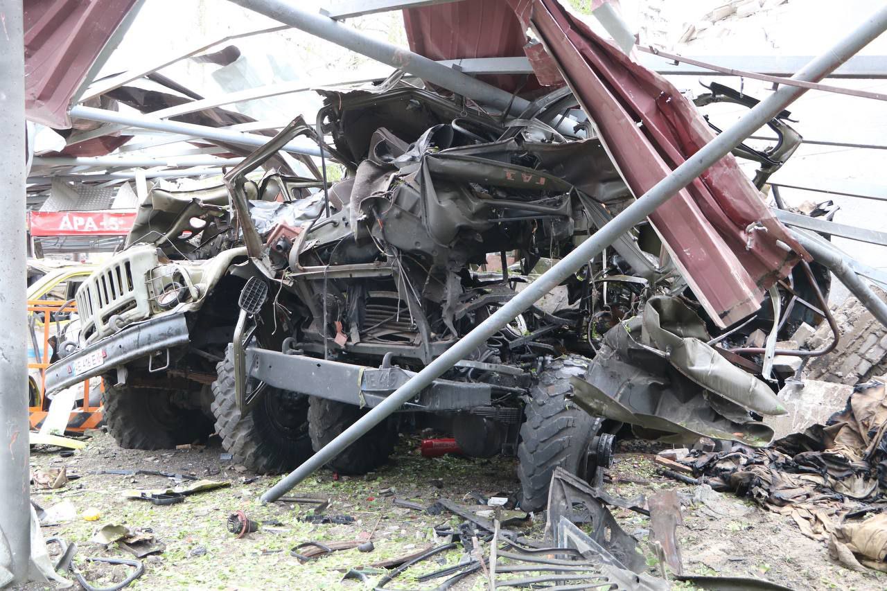 У Дніпрі окупанти атакували аварійно-рятувальну частину: знищені понад 20 машин